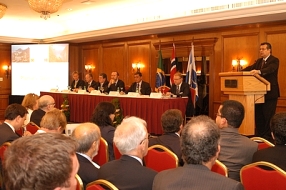 Diante de investidores estrangeiros, CONTTMAF defende soberania