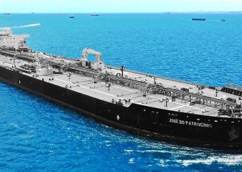 Conttmaf cobra suspensão da venda de navios da Transpetro para bandeira estrangeira