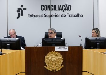 Sindicatos marítimos assinam ACT com a Transpetro no TST, em Brasília