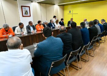 Frente em defesa da retomada da construção naval se reúne com Alckmin