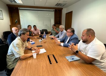 Reunião dos sindicatos de gente do mar sobre navios de cruzeiros
