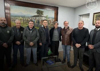 Hidrovias, porto público e emprego digno: sindicatos levam pauta estratégica à Prefeitura de Paranaguá