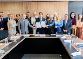 Portuários assinam memorando de entendimento com empregadores e MPor sobre definição de atividades em projeto